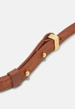 Coccinelle Beat Patch Sue - Schoudertas - Mirtil/Brul -Damesmode 2fd7ce6da8664150997cada1c744c0e4