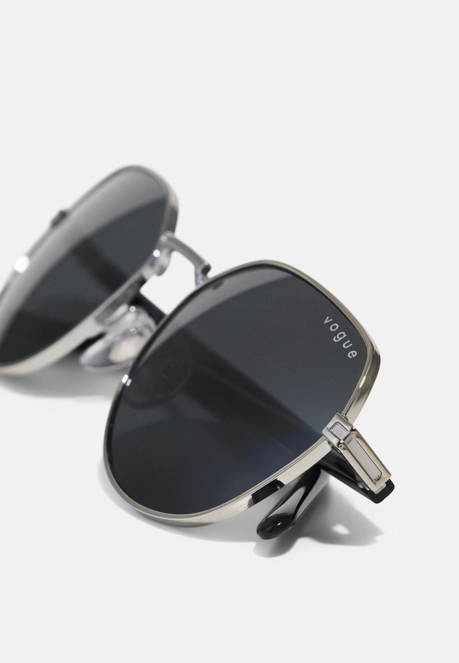 Hailey Bieber X Vogue Eyewear - Zonnebril - Silver-Coloured 5 Hailey Bieber X Vogue Eyewear - Zonnebril - Silver-Coloured - Afbeelding 5