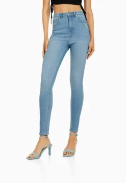 Damesmode 11 BERSHKA Super High-Waist - Jeans Skinny Fit - Light Blue