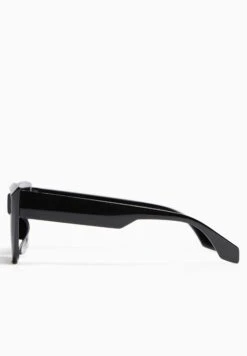 BERSHKA Zonnebril - Black -Damesmode 7d8a5ec4cabc4a8e90afb57ffda780cd