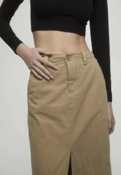 PULL & BEAR Long Puffer - Maxirok - Ochre -Damesmode b0eae09b1ef34b32b35468a7071419d1