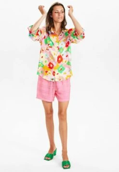 Damesmode -Damesmode b672bb8ec6f24e87b896b45e935b3d34