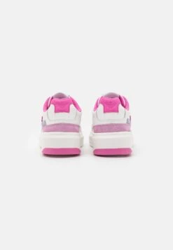 Emporio Armani Sneakers Laag - White/Pink -Damesmode cd8606c0404d4dc7b47fd31e66df423e