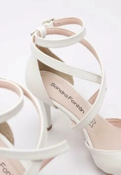 Pannas - Hoge Hakken - Beige -Damesmode d5367a95901f4cc4b4c2b843e24bed42