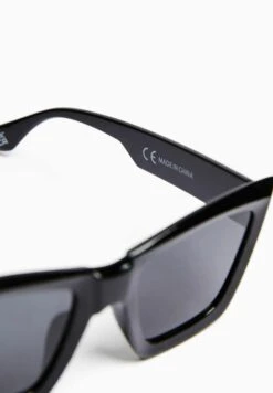 BERSHKA Zonnebril - Black -Damesmode ecad16c5e5074344aab1c9d8374b784d