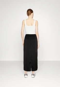 Monki Maxirok - Black Dark -Damesmode f84cd2af707843a09d6b68df11cda39c